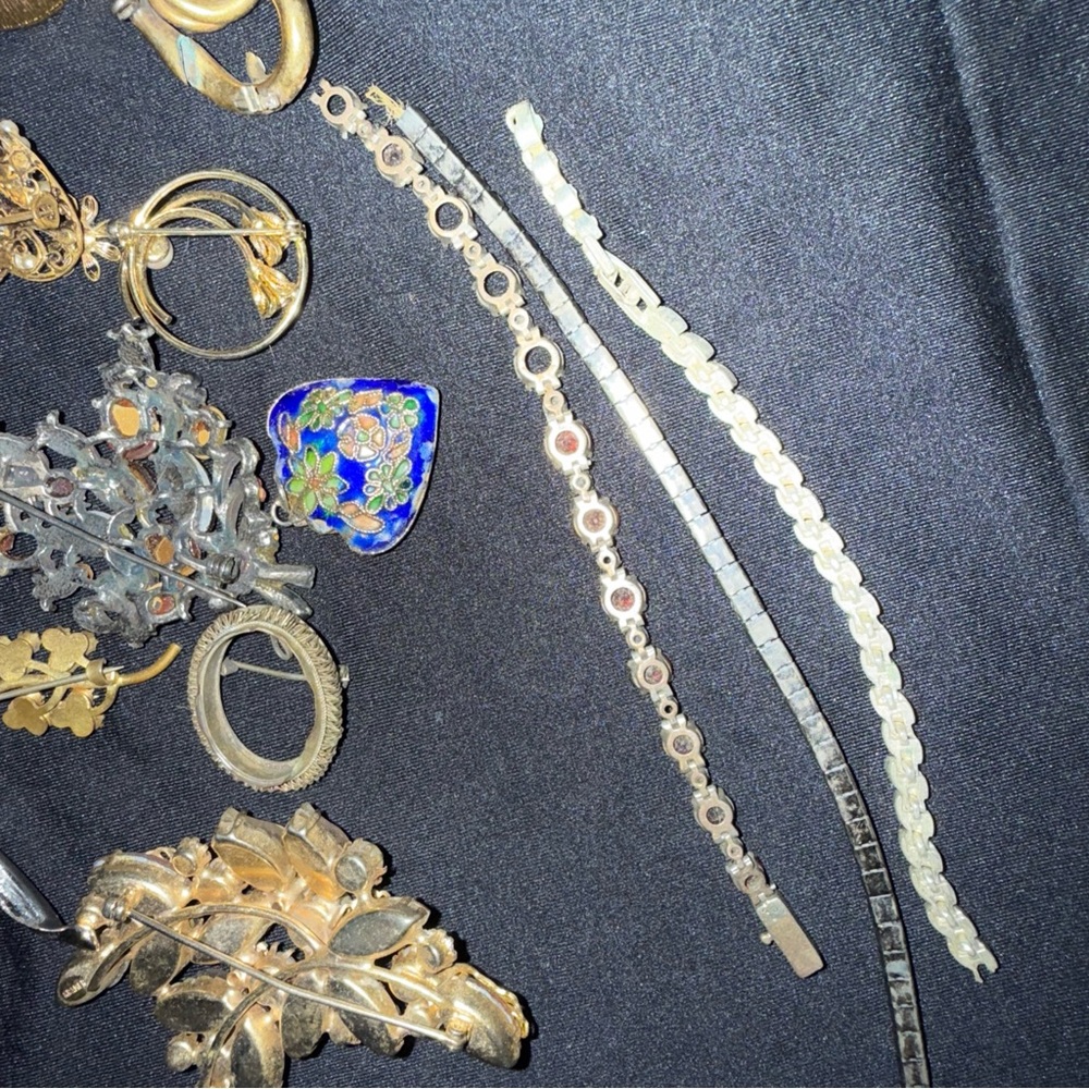 Vintage Gold and Silver Brooch Collection vintage needs repair - Picture 3 of 12